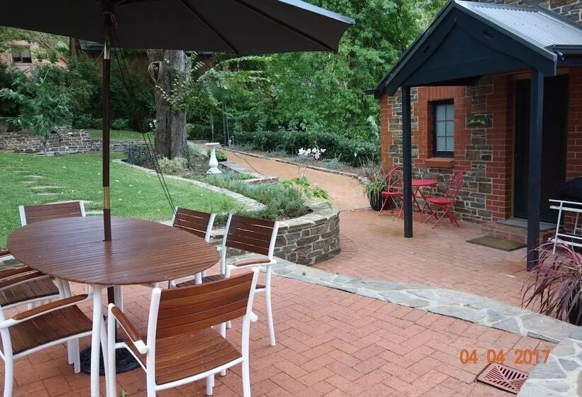 Sherwoode Bed And Breakfast