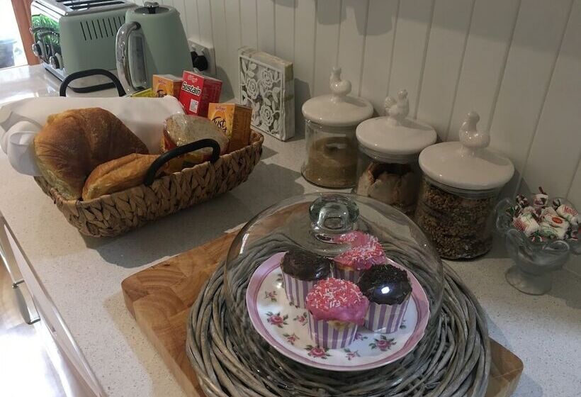 Sherwoode Bed And Breakfast