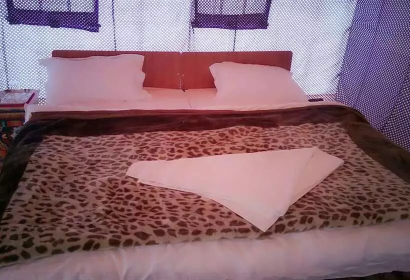 Hotelli Auspicious Camps And Cottages