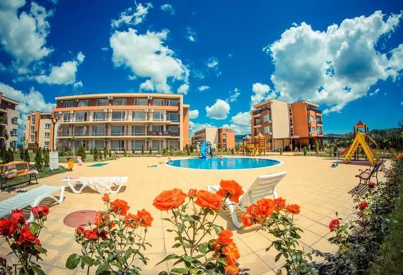 Hotelli Holiday Garden Resort
