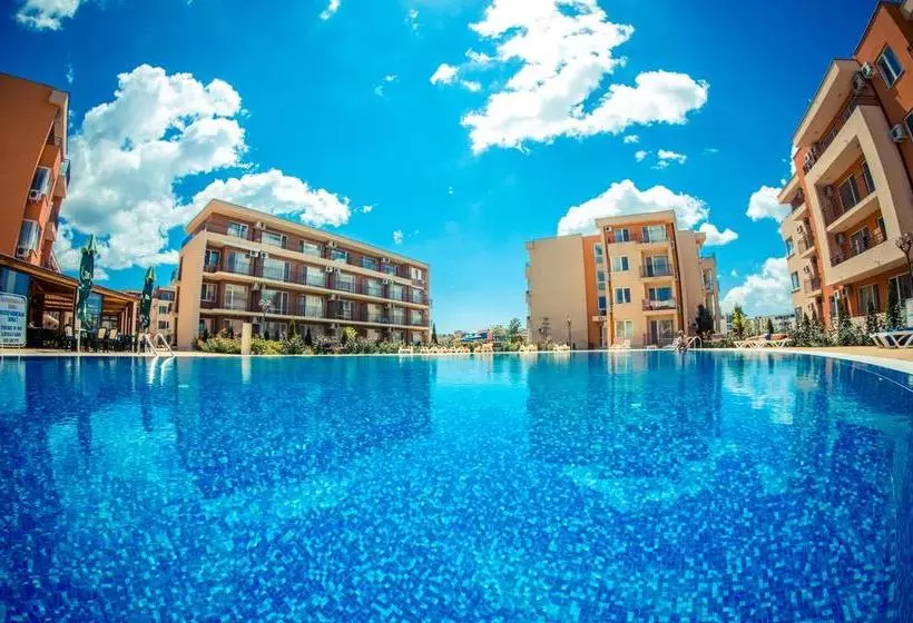 Hotelli Holiday Garden Resort