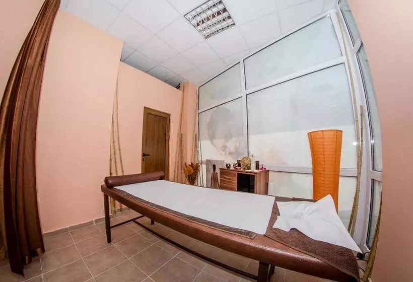 Hotelli Holiday Garden Resort