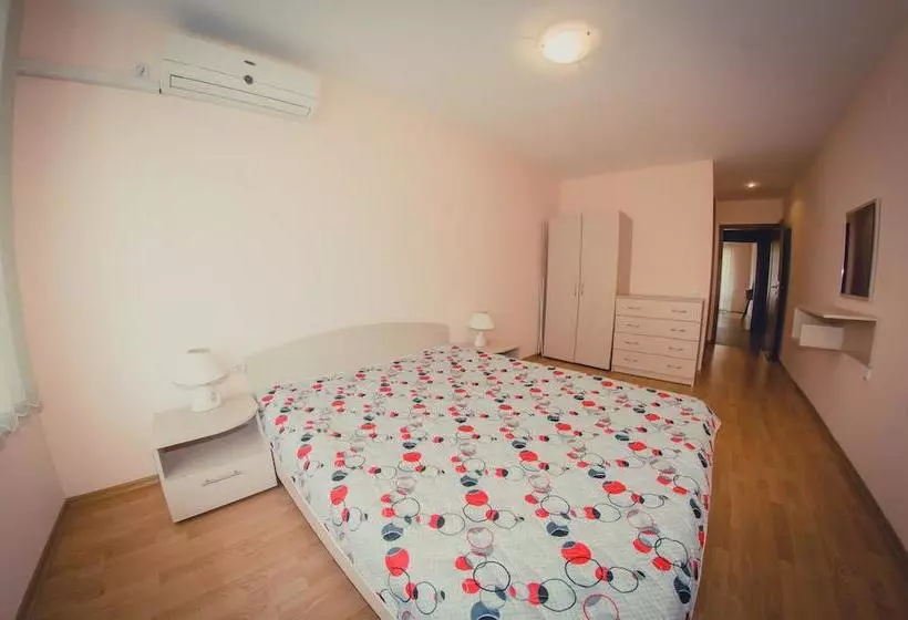 Hotelli Holiday Garden Resort