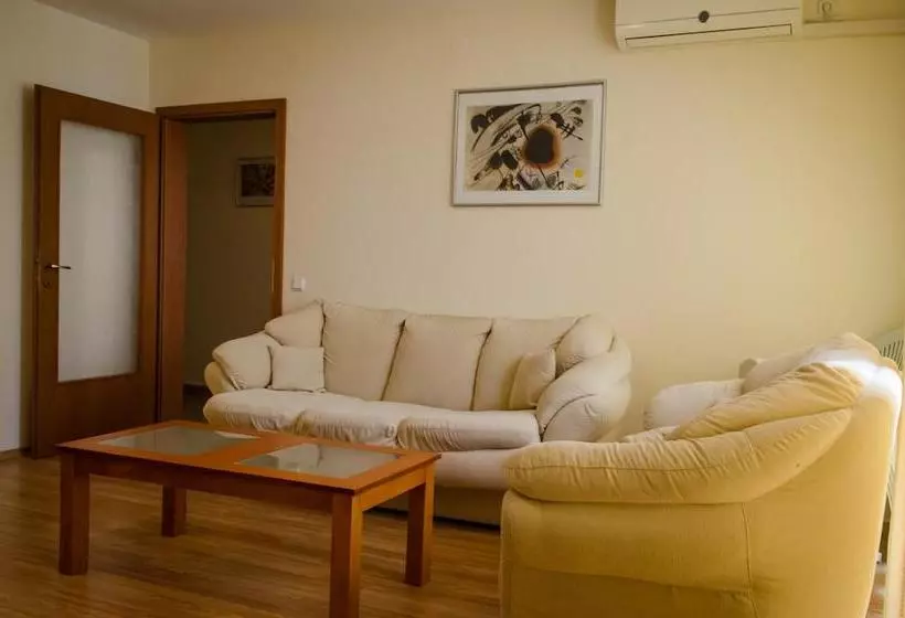 Hotelli Holiday Garden Resort