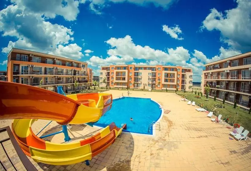 Hotelli Holiday Garden Resort