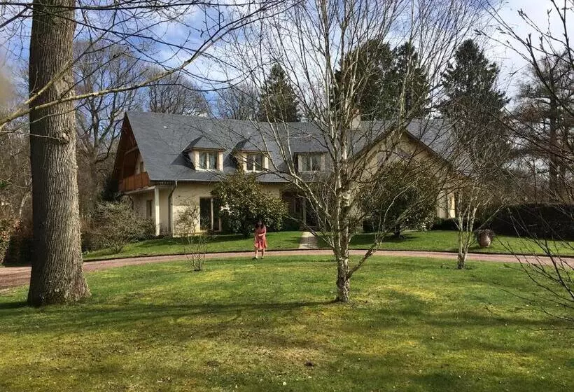Majatalo Au Charme Du Lac Piscine Chauffé Proche Parc Et Restaurant Du Casino
