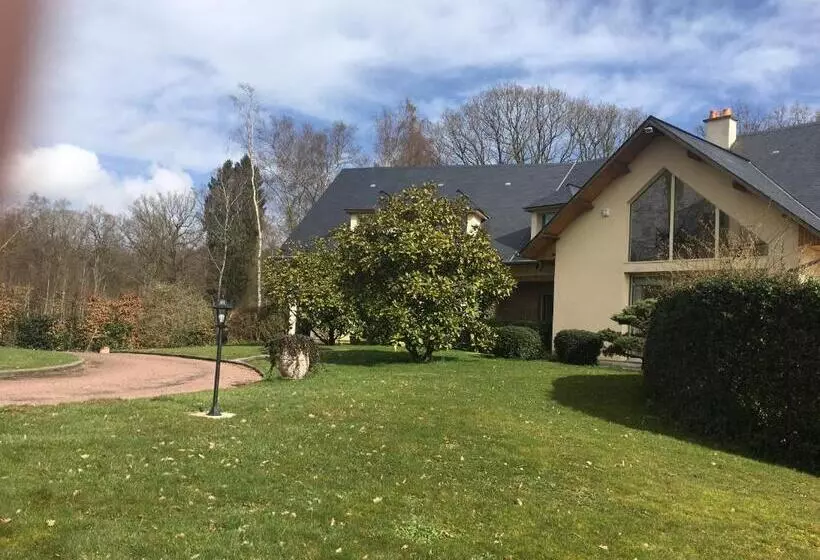 Majatalo Au Charme Du Lac Piscine Chauffé Proche Parc Et Restaurant Du Casino