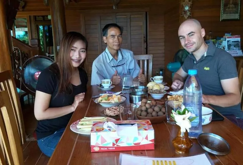 پانسیون Huanmaisakngam Resort