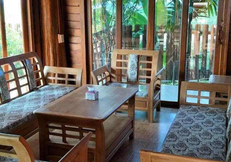 پانسیون Huanmaisakngam Resort