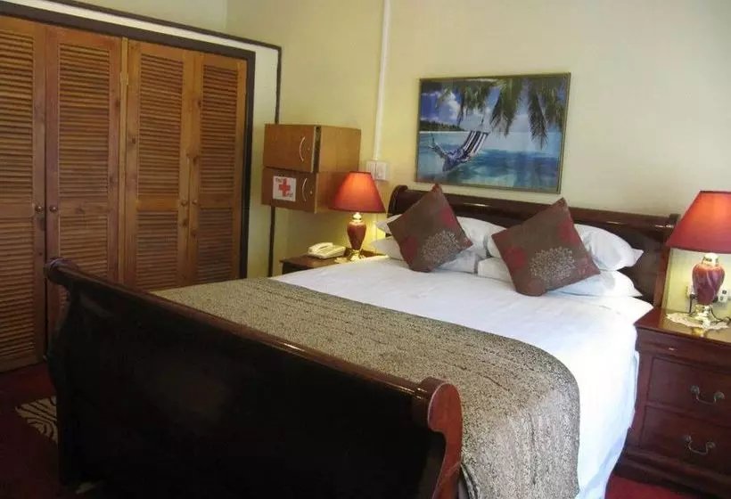 Captain Cook Apartments