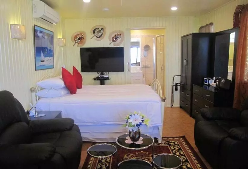 Captain Cook Apartments