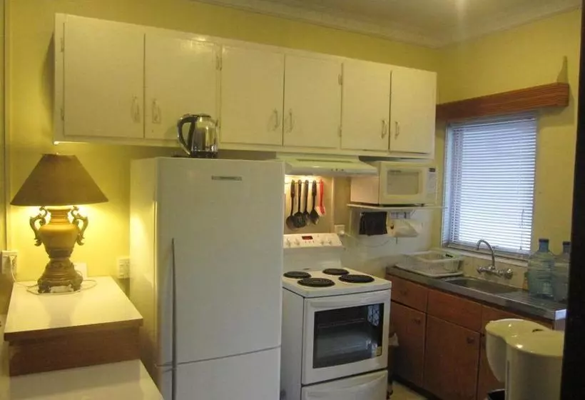 Captain Cook Apartments