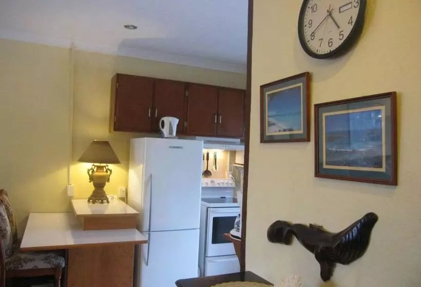 Captain Cook Apartments