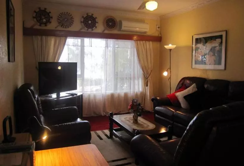 Captain Cook Apartments