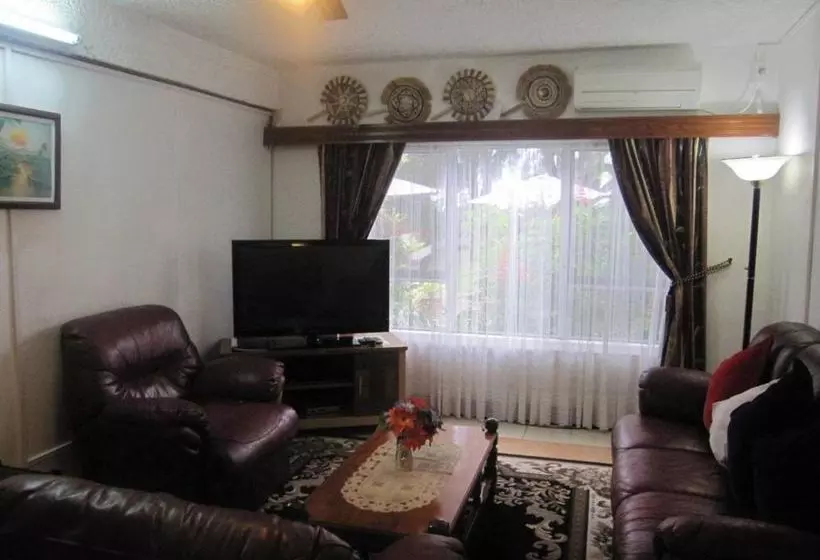 Captain Cook Apartments