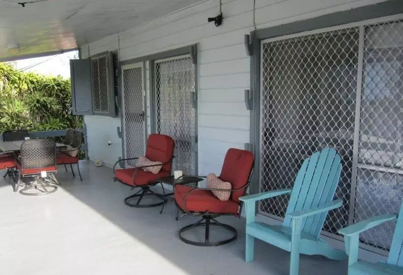 Captain Cook Apartments