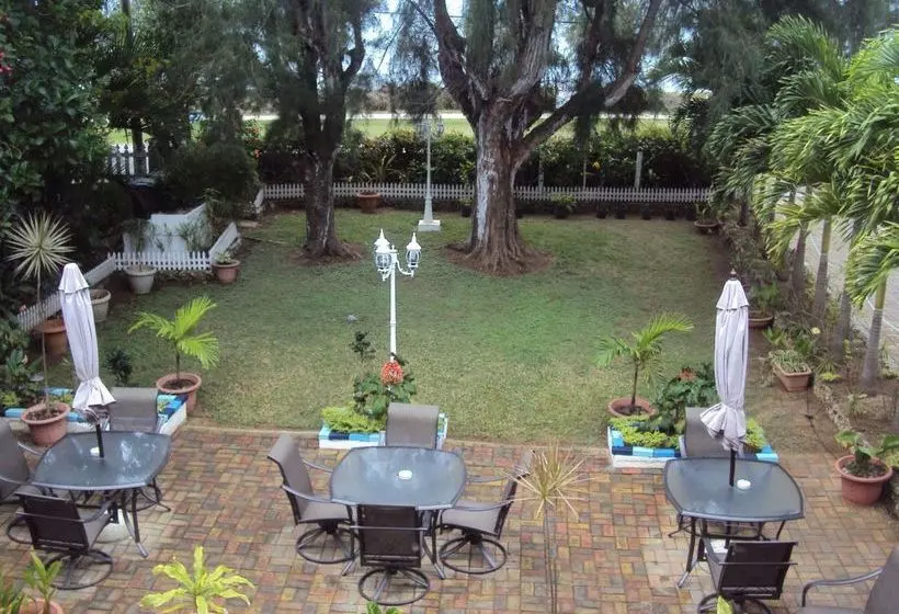Captain Cook Apartments