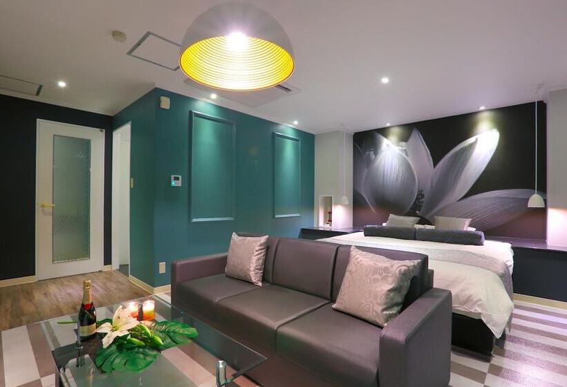 호텔 A La Mode   Adult Only