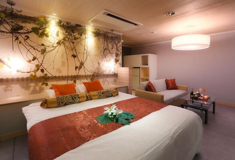 호텔 A La Mode   Adult Only