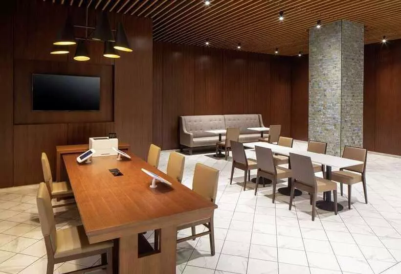 هتل Hilton Rochester Mayo Clinic Area