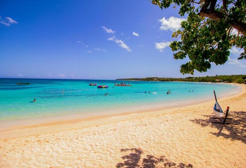 هتل Paradise Island Beach Resort