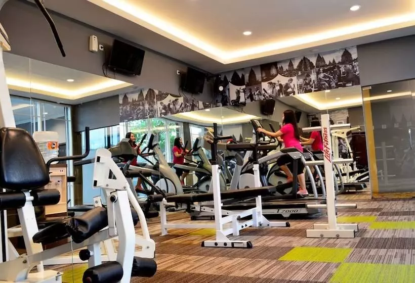 Hotel Ramada Suites By Wyndham Solo