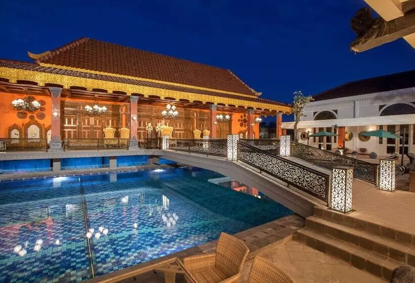 Hotel Ramada Suites By Wyndham Solo