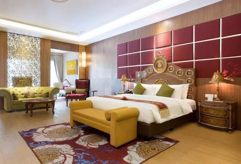 Hotel Ramada Suites By Wyndham Solo