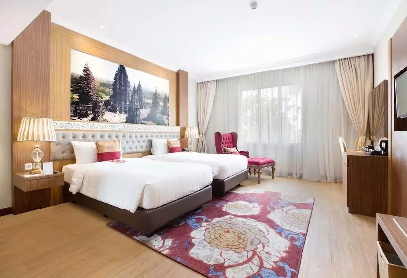 Hotel Ramada Suites By Wyndham Solo