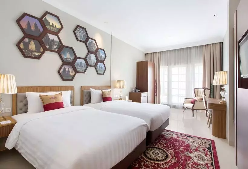Hotel Ramada Suites By Wyndham Solo