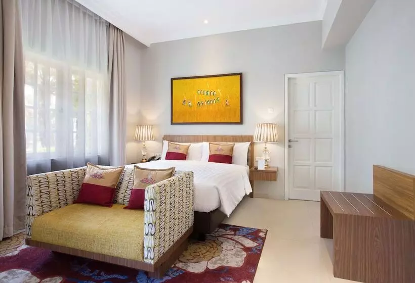 Hotel Ramada Suites By Wyndham Solo