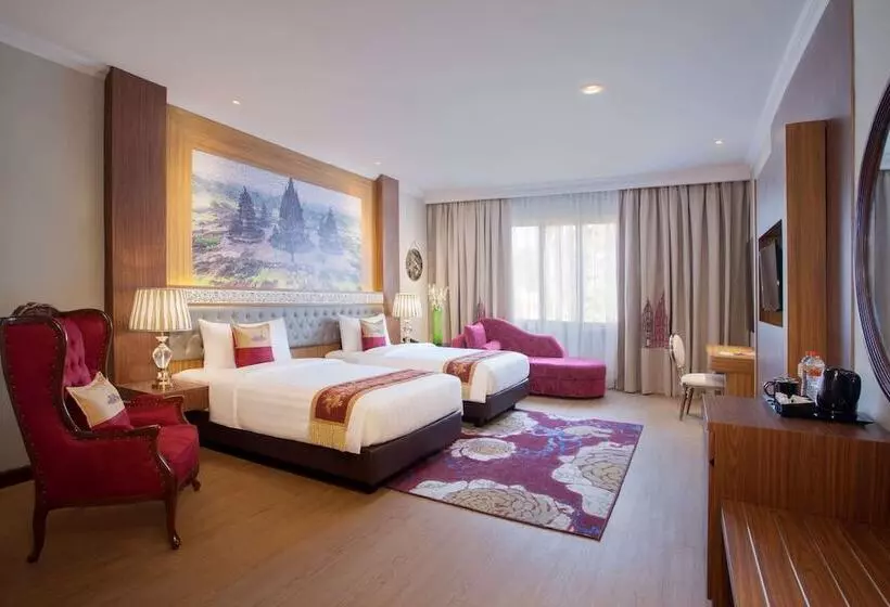 Hotel Ramada Suites By Wyndham Solo