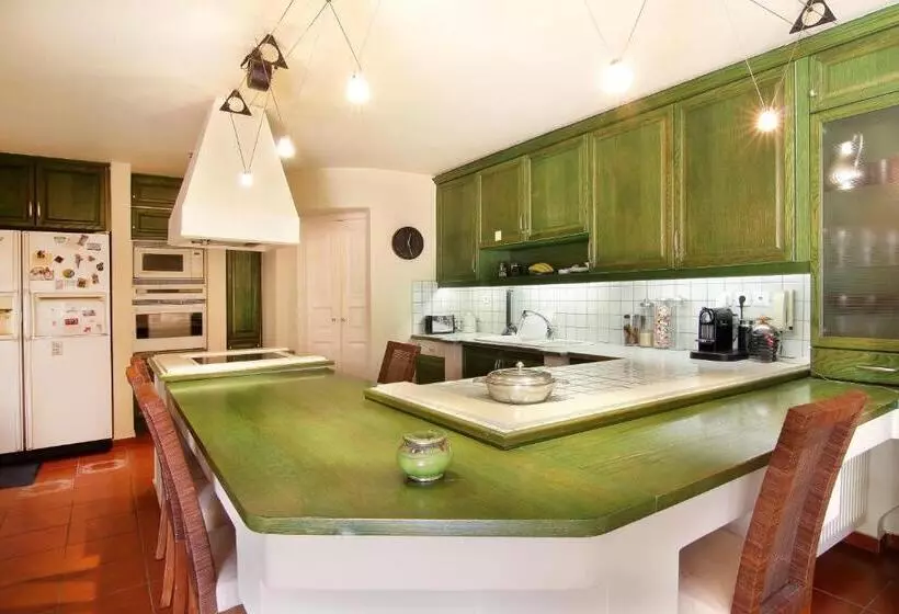 Oasis Pool House By Ghh