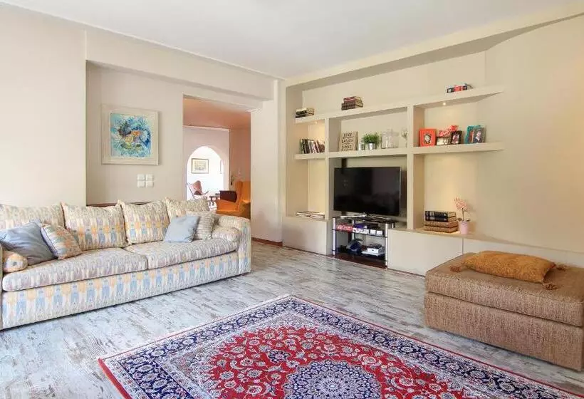 Oasis Pool House By Ghh