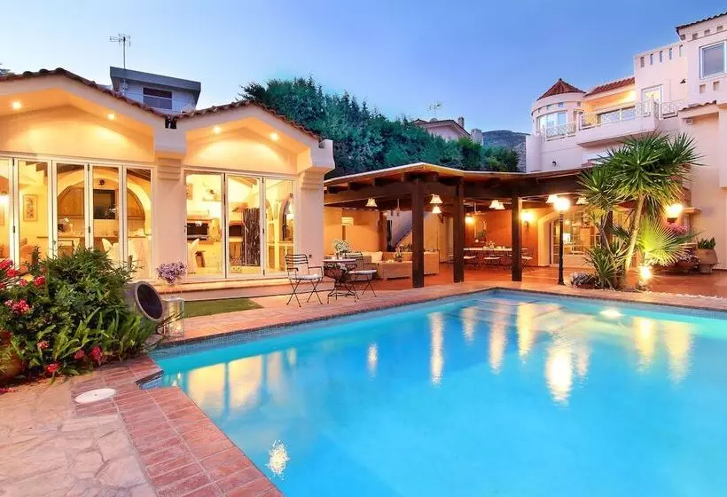 Oasis Pool House By Ghh