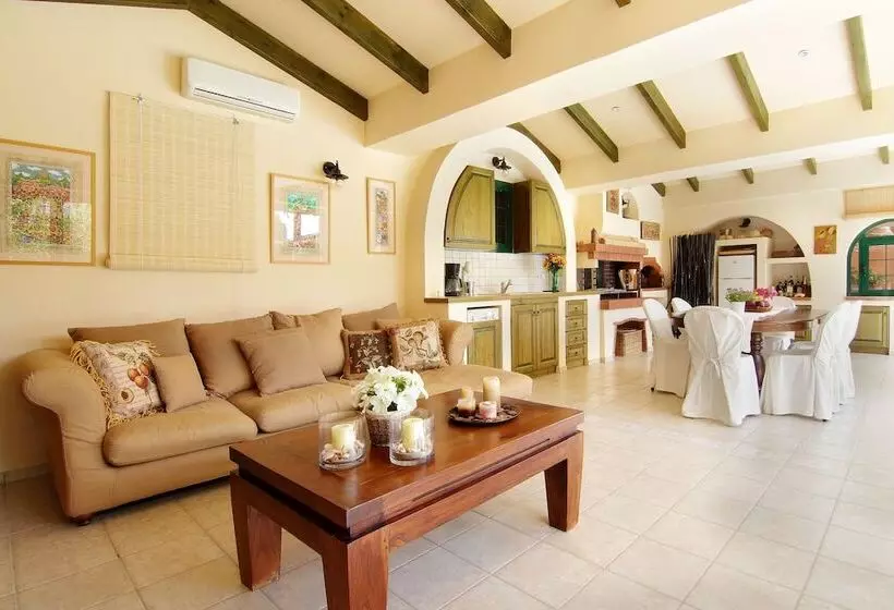 Oasis Pool House By Ghh