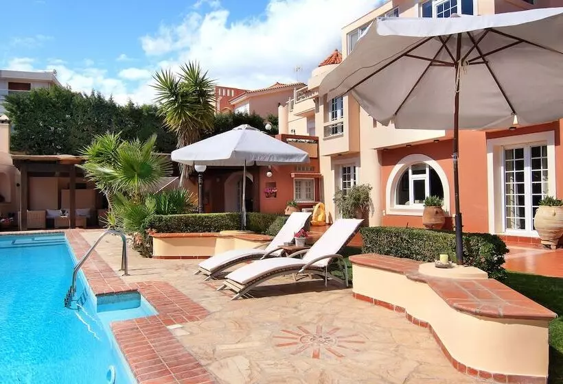 Oasis Pool House By Ghh