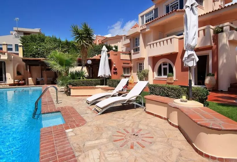 Oasis Pool House By Ghh