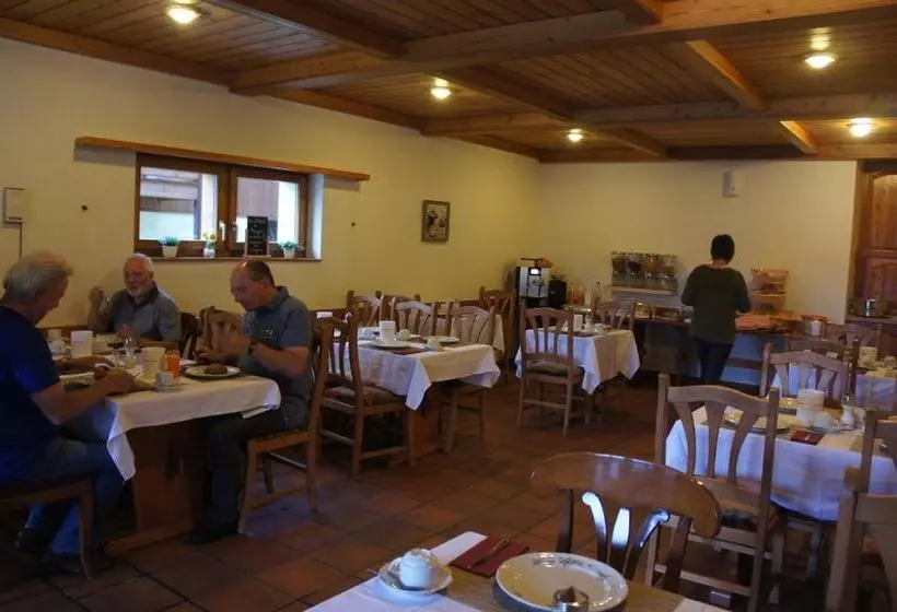 ホテル Garni Alpenhof