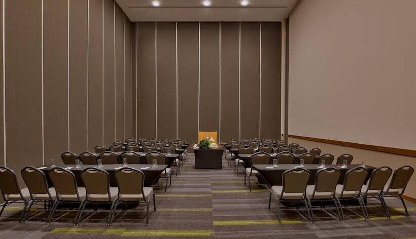 هتل Galeria Plaza Irapuato