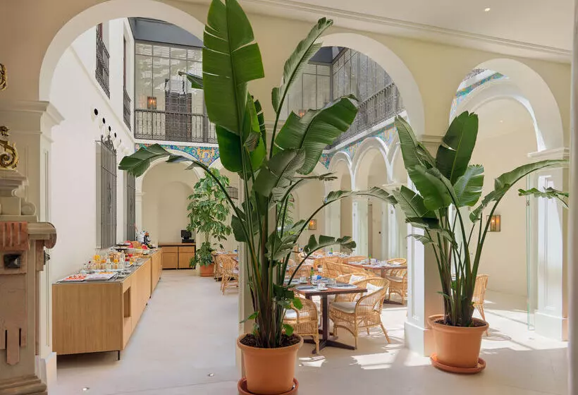 Hotelli H10 Palacio Colomera