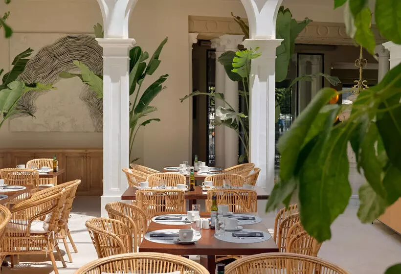 Hotelli H10 Palacio Colomera