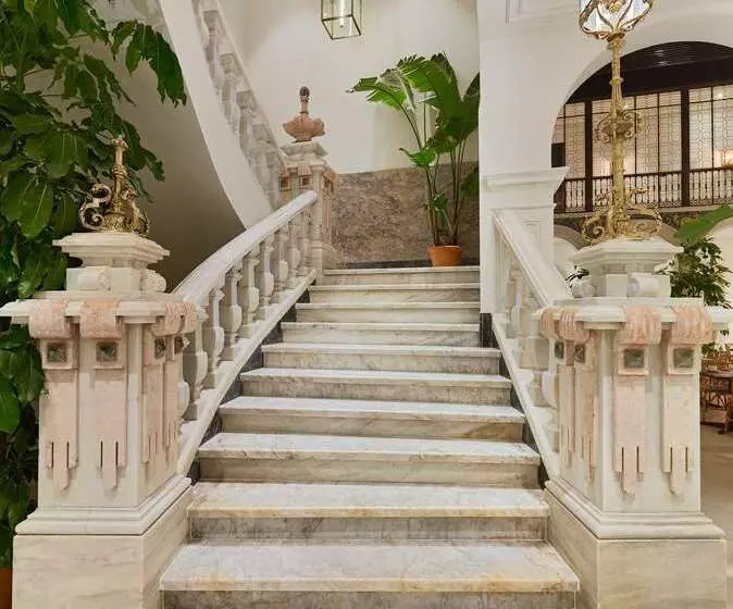 Hotelli H10 Palacio Colomera