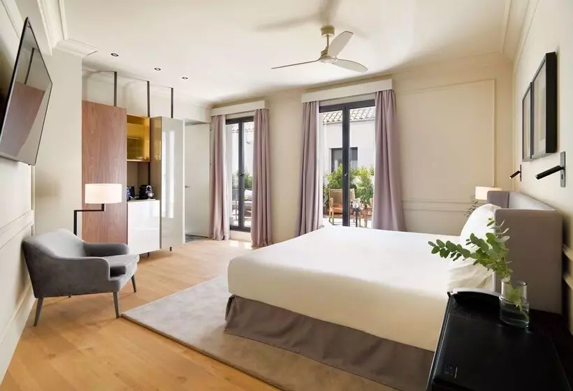 Hotelli H10 Palacio Colomera