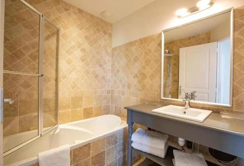 ホテル Le Castel Pierre   Maison Privée 4 étoiles   18 Personnes