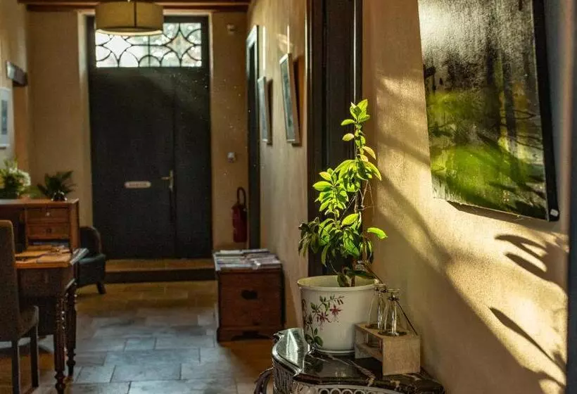 ホテル Le Castel Pierre   Maison Privée 4 étoiles   18 Personnes