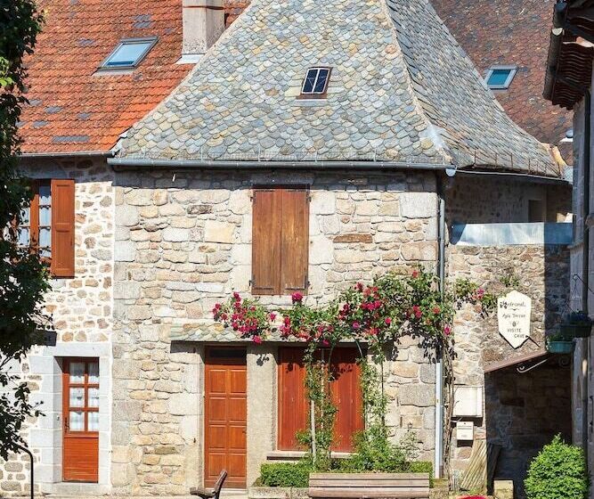 هتل Logis Auberge De La Tour Hôtel & Restaurants