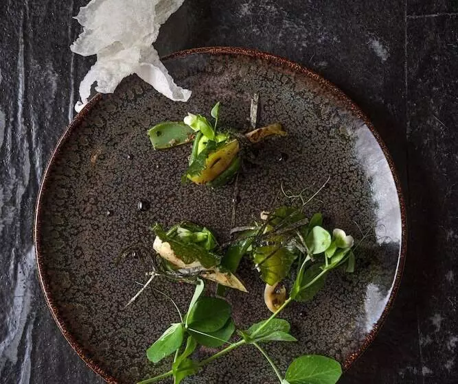 ホテル Logis Auberge De La Tour   Hôtel & Restaurants