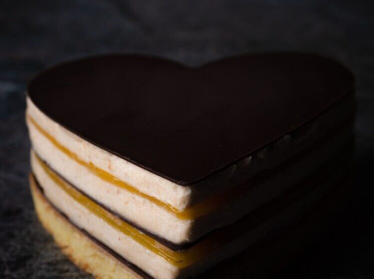 هتل Logis Auberge De La Tour Hôtel & Restaurants