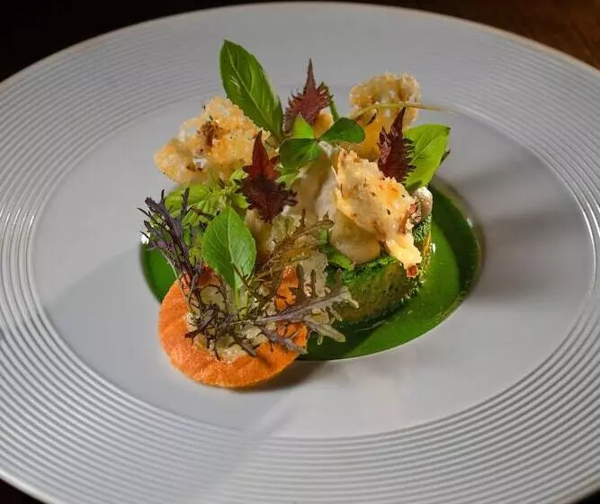 ホテル Logis Auberge De La Tour   Hôtel & Restaurants